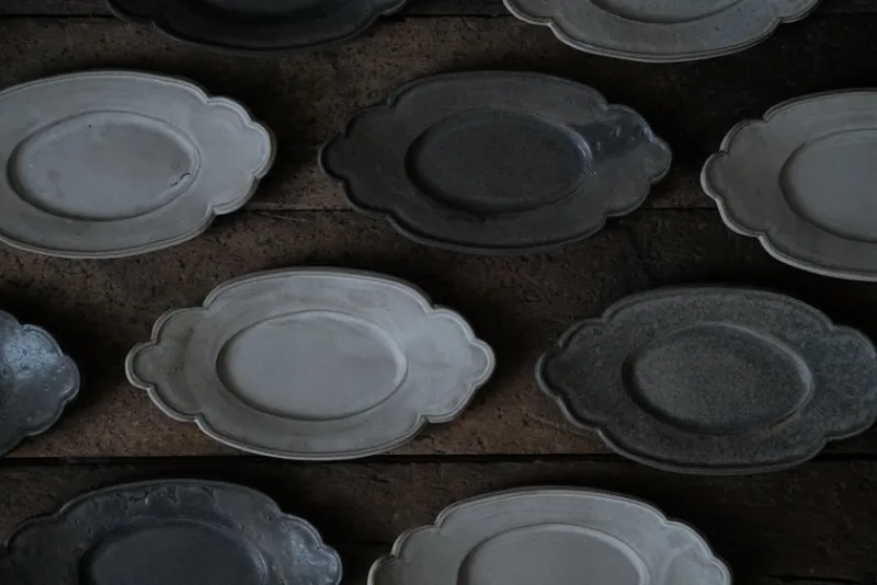 Zhitaofang's/製陶方式 Cloud-Shaped Plate in White Hot