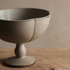 Zhitaofang's/製陶方式 Floral Footed Bowl in White Outlet
