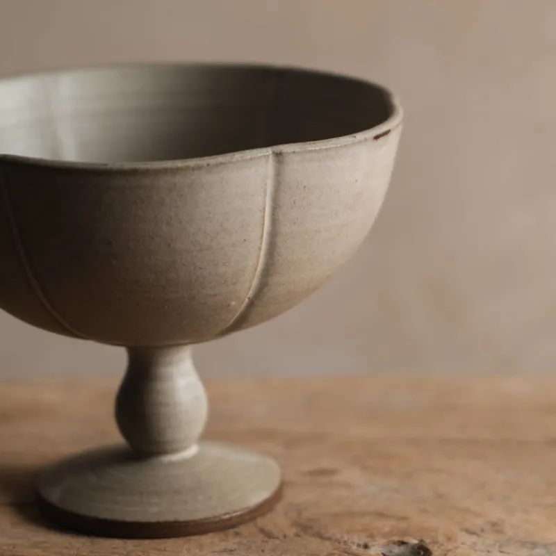 Zhitaofang's/製陶方式 Floral Footed Bowl in White Outlet