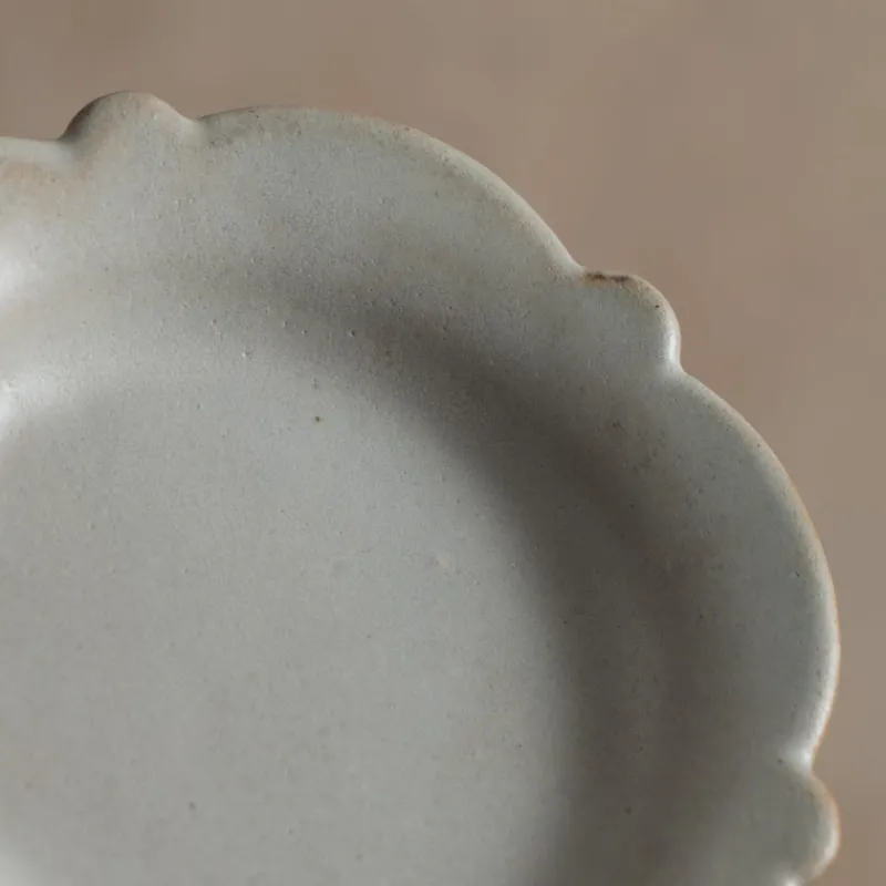 A⊆Z Floral Plate in Silver White Best