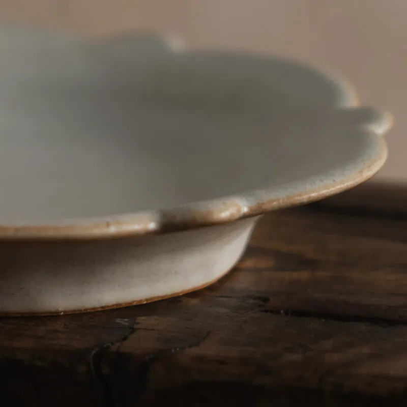 A⊆Z Floral Plate in Silver White Best