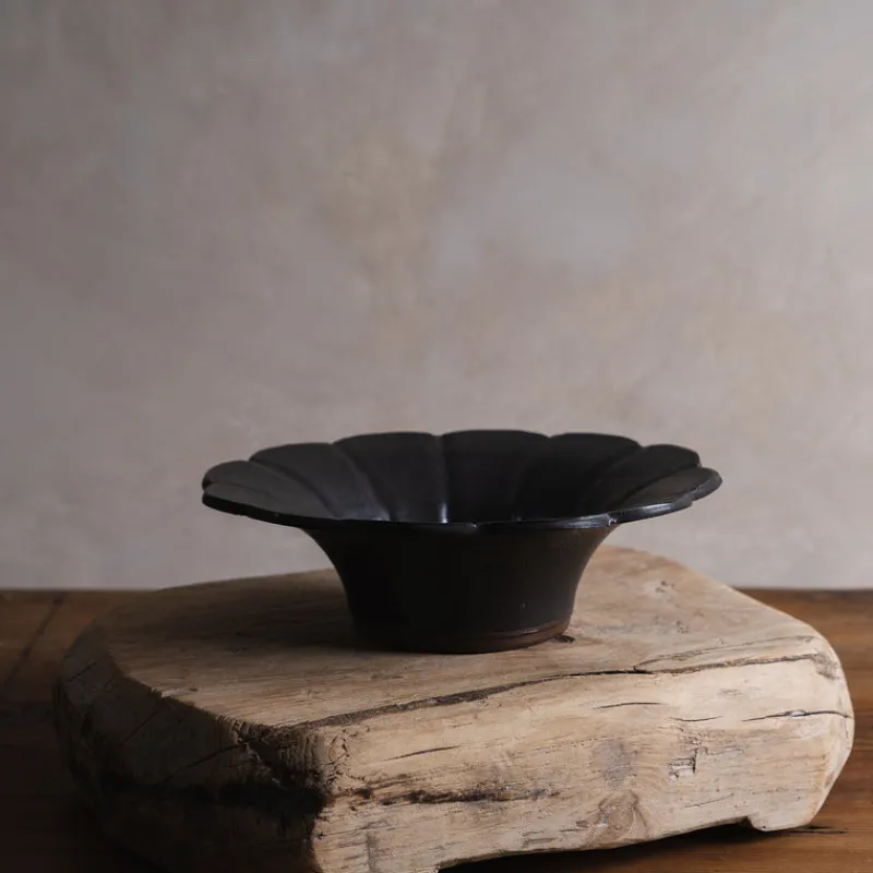 Zhitaofang's/製陶方式 Flower Deep Bowl in Black Discount