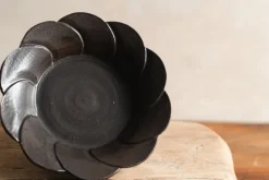 Zhitaofang's/製陶方式 Flower Shallow Bowl in Black Hot
