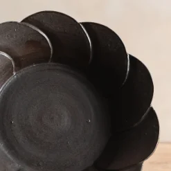 Zhitaofang's/製陶方式 Flower Shallow Bowl in Black Hot