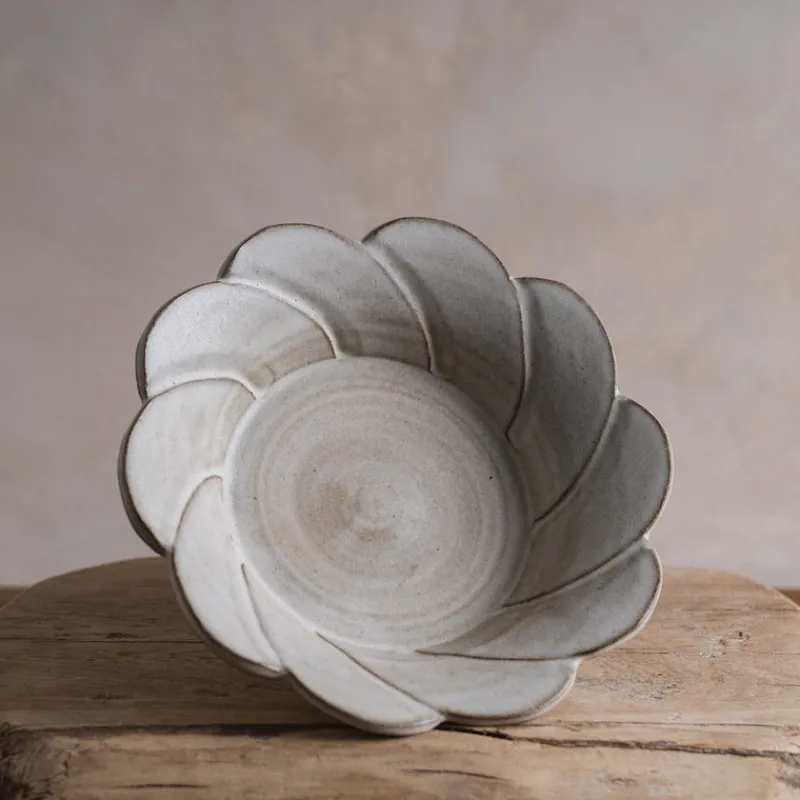 Zhitaofang's/製陶方式 Flower Shallow Bowl in White Online