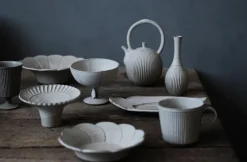 Zhitaofang's/製陶方式 Flower Shallow Bowl in White Online