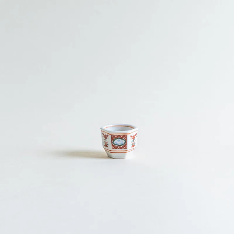 Mogutable Selects Hand-Painted Ceramic Mini Sake Cup Online