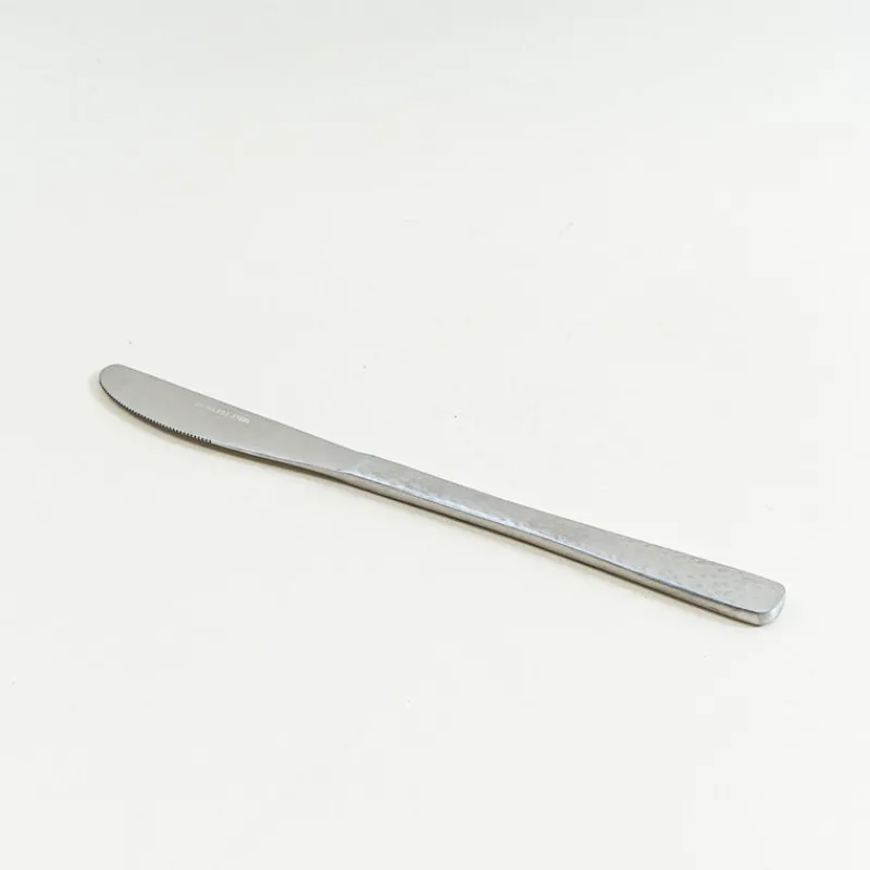 Mogutable Selects Japanese Hammered Dinner Knife Hot