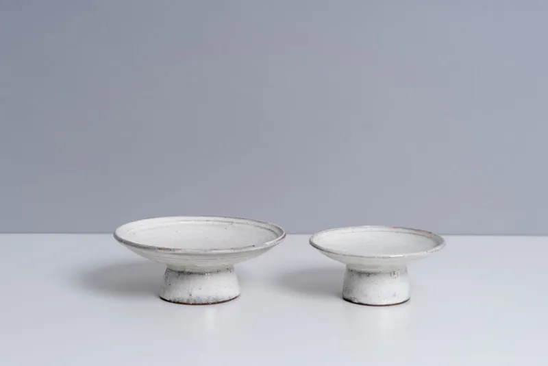 Jang Hun Seong Large White Slip Covered Tazza Discount