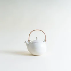 Saliu Large YUI Teapot in White with Wooden Handle Clearance