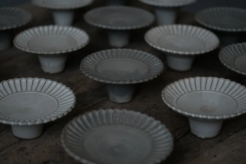 Zhitaofang's/製陶方式 Pleated Dessert Plate in Blue-Gray Online