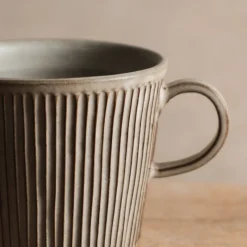 Zhitaofang's/製陶方式 Pleated Mug in White New