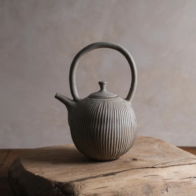 Zhitaofang's/製陶方式 Pleated Teapot in White Sale