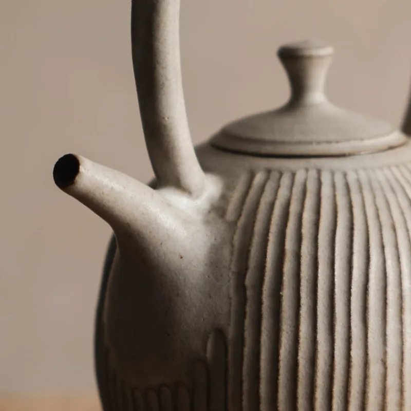 Zhitaofang's/製陶方式 Pleated Teapot in White Sale