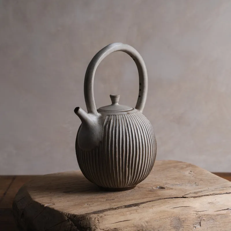 Zhitaofang's/製陶方式 Pleated Teapot in White Sale