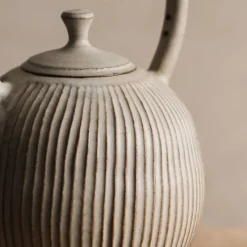 Zhitaofang's/製陶方式 Pleated Teapot in White Sale