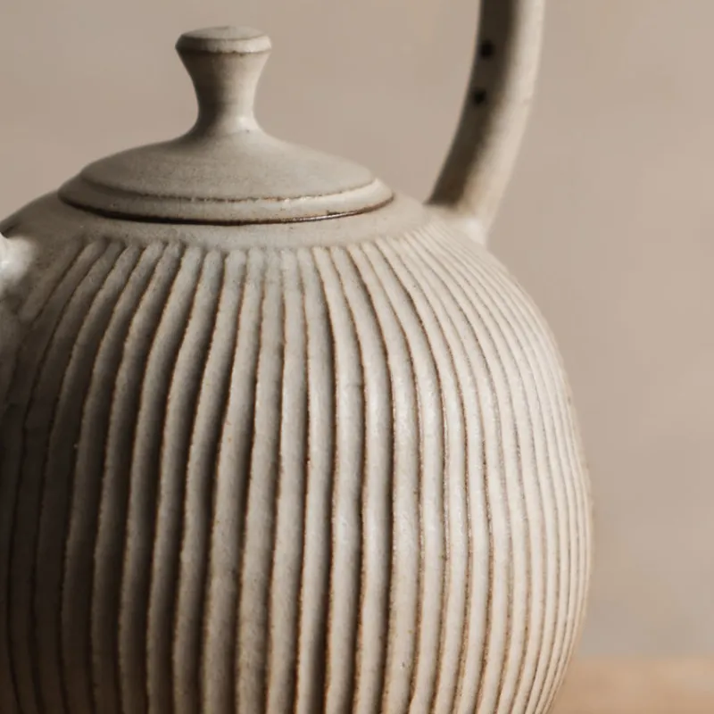 Zhitaofang's/製陶方式 Pleated Teapot in White Sale