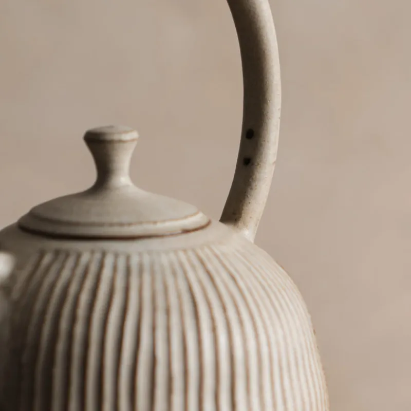 Zhitaofang's/製陶方式 Pleated Teapot in White Sale