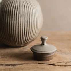Zhitaofang's/製陶方式 Pleated Teapot in White Sale