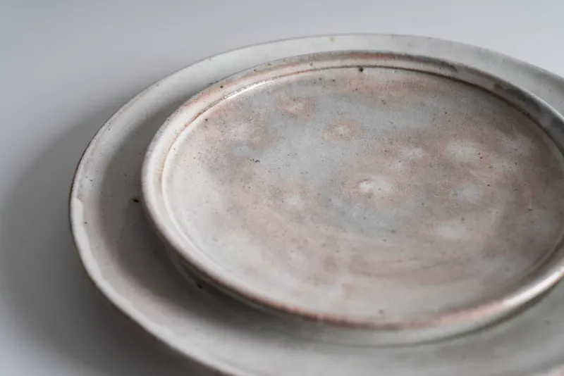 Jang Hun Seong 7.25" White Slip Covered Plate New